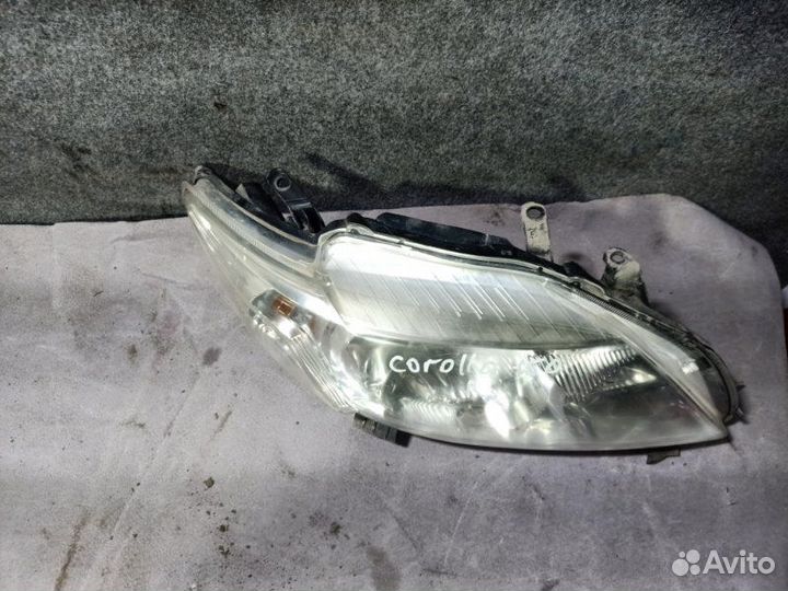 Фара передняя правая Toyota Corolla ZRE151