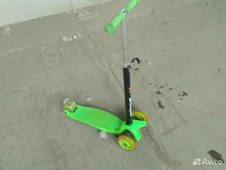 Самокат трёх колесный