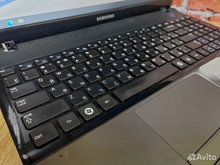 Ноутбук Samsung с oзу 8 гб и Windows 10 Обмен