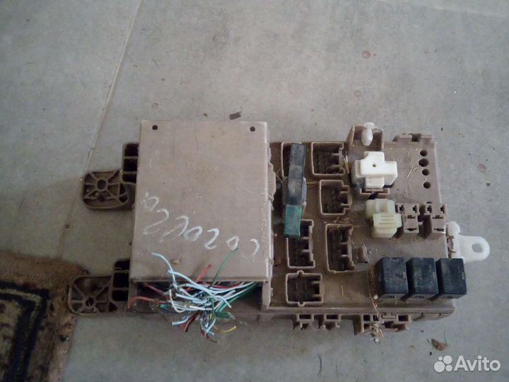 Блок предохранителей салон Toyota Corolla 120 -07