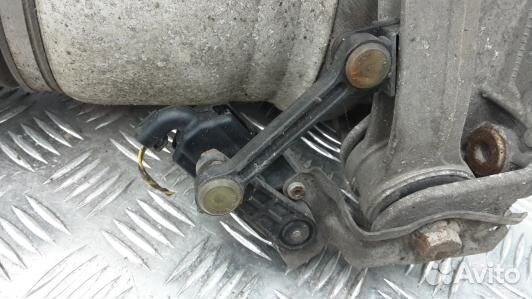 Стойка передняя левая audi Q7 (8AD10K501)