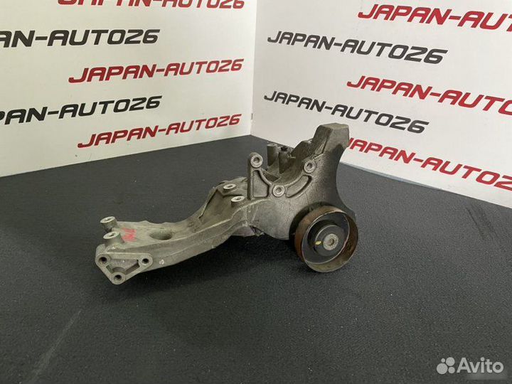 Кронштейн генератора с роликом Audi A4 B7 2.0 tfsi