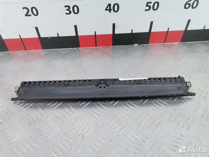 Стоп-сигнал Volkswagen Golf 4 2002 1J6945131C