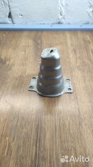 Кронштейн усилителя бампера задний левый Nissan