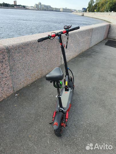 Продам электросамокат Kugoo M4 Pro 2023 года