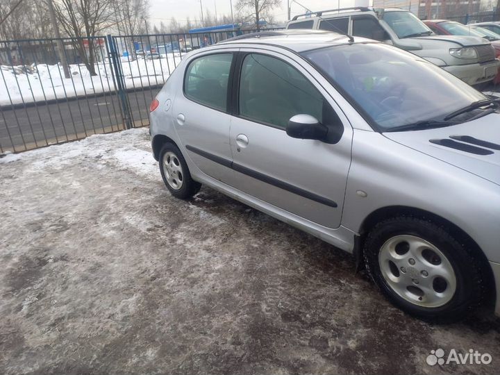 Peugeot 206 1.4 AT, 2003, 114 513 км