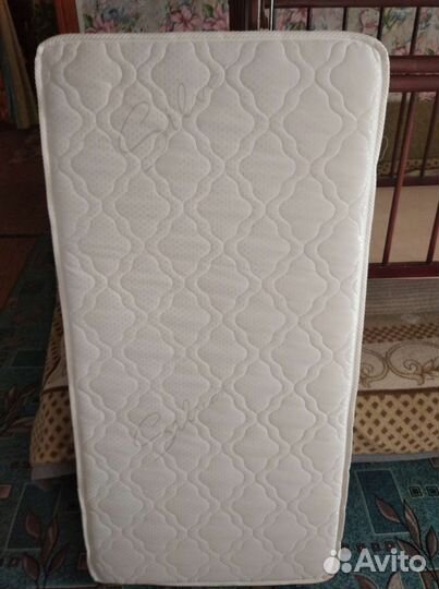 Детская кроватка с матрасом