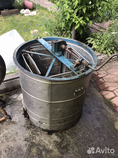 Медогонка ручная