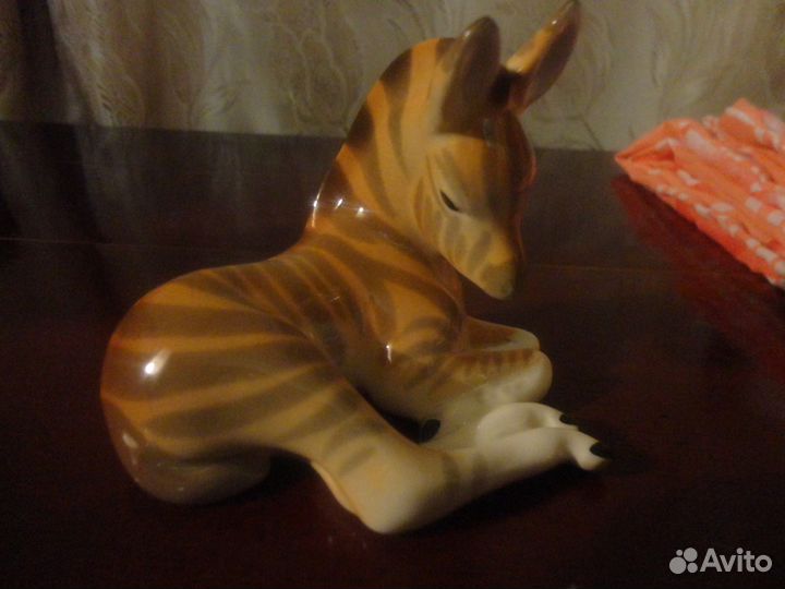 Фарфоровая статуэтка 