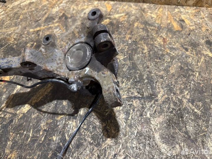 Кулак поворотный передний левый Mercedes Vito 639