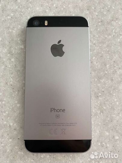Телефон iPhone SE