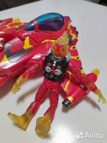 Самолет с Бен 10