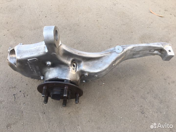 Кулак поворотный левый Range Rover vogue L405