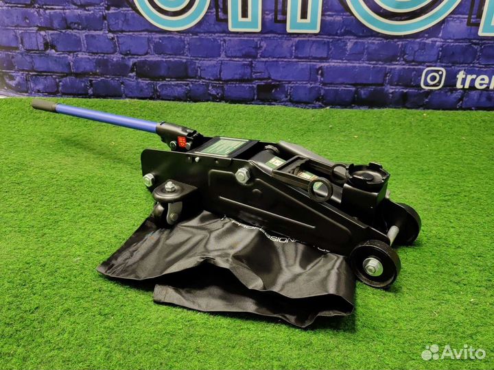 Домкрат 2 т новый