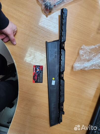 Молдинг передней двери Audi Q6