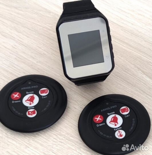 Кнопки вызова официанта и часы в ассортименте