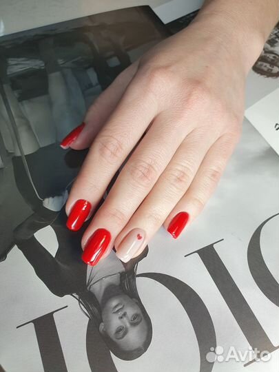 Модель на маникюр, покрытие гель-лаком