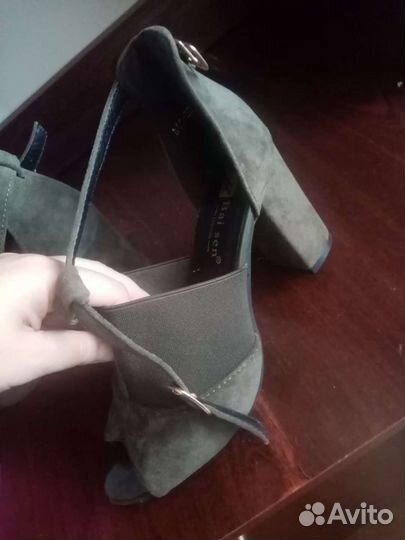 Босоножки женские