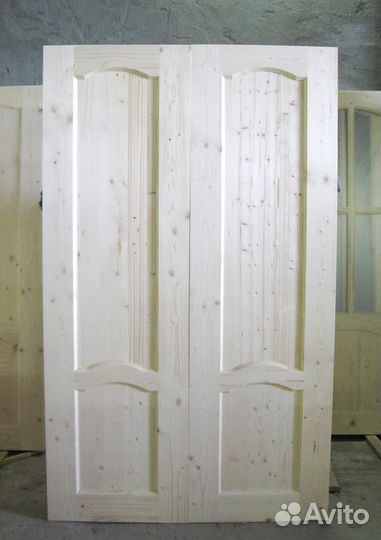 Деревянная межкомнатная дверь
