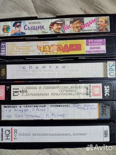 Видеокассеты с фильмами, мультфильмами