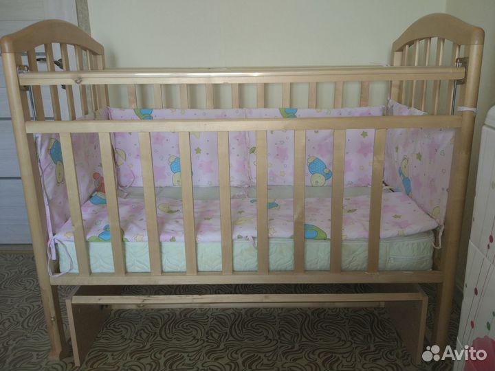 Детская кроватка