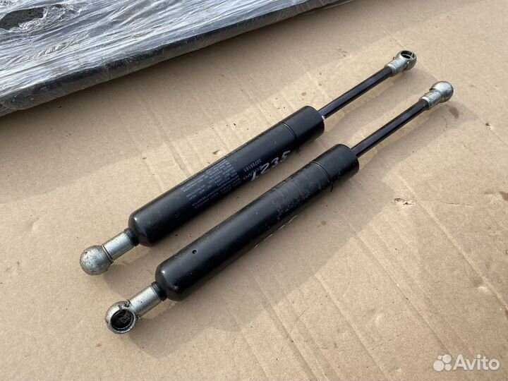 Амортизатор крышки багажника Volvo V70 (S) II (200