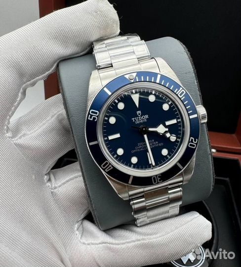 Красивые мужские наручные часы Tudor