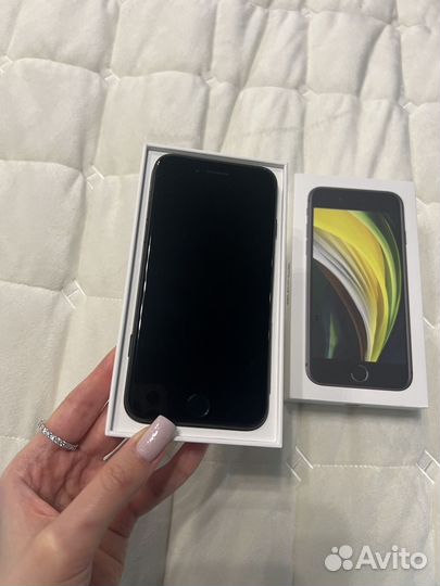 iPhone SE, 64 ГБ