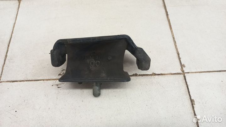 Опора двигателя правая Hi Lux 2015