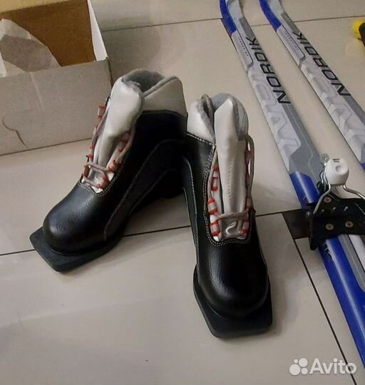 Лыжи беговые с ботинками