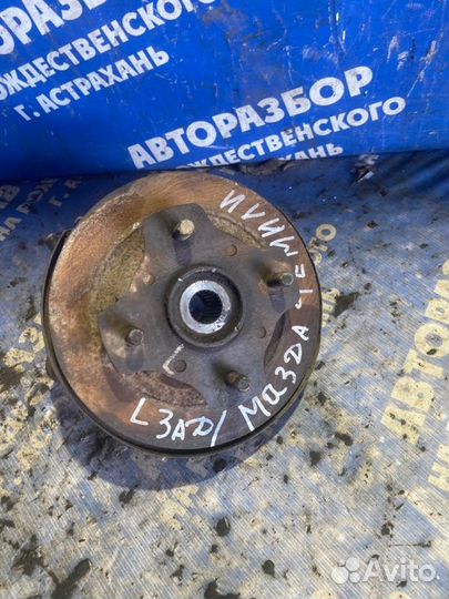 Задний левый поворотный кулак Mazda Familia седан