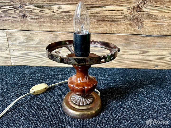 Настольная лампа