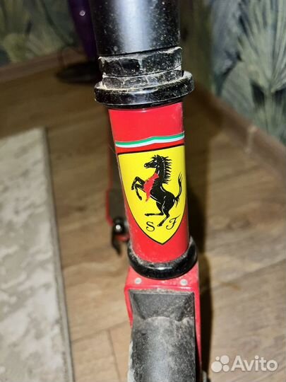 Самокат взрослый - подростковый Shell Ferrari