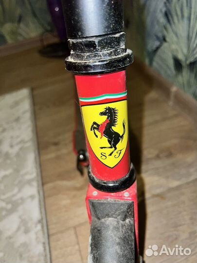 Самокат взрослый - подростковый Shell Ferrari