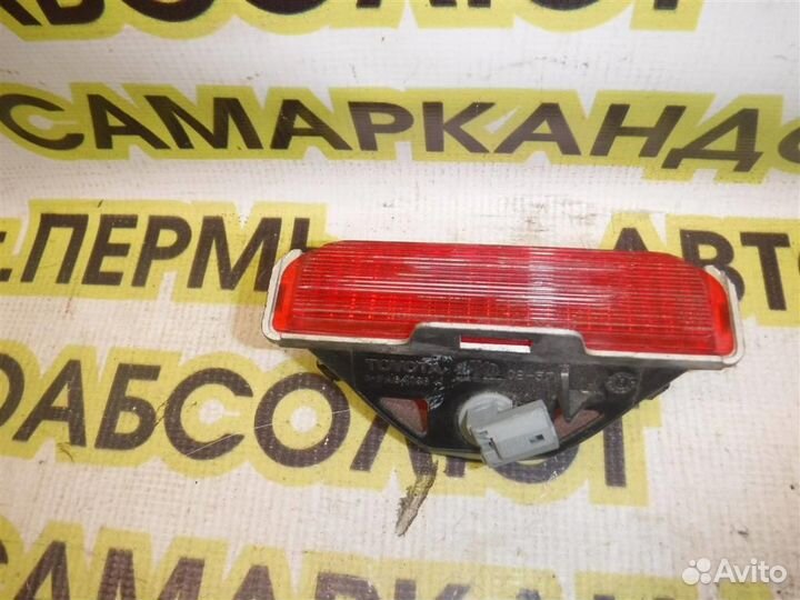 Фонарь задний (стоп сигнал) Toyota Corolla (E120)