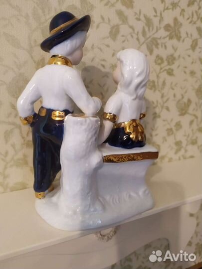 Винтажная фарфоровая статуэтка