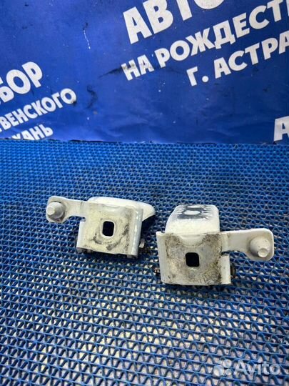 Петля двери Peugeot 308 хэтчбек EP6C 2012