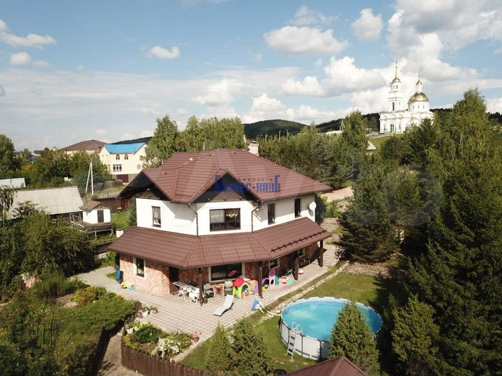 Коттедж 200 м² на участке 30 сот.