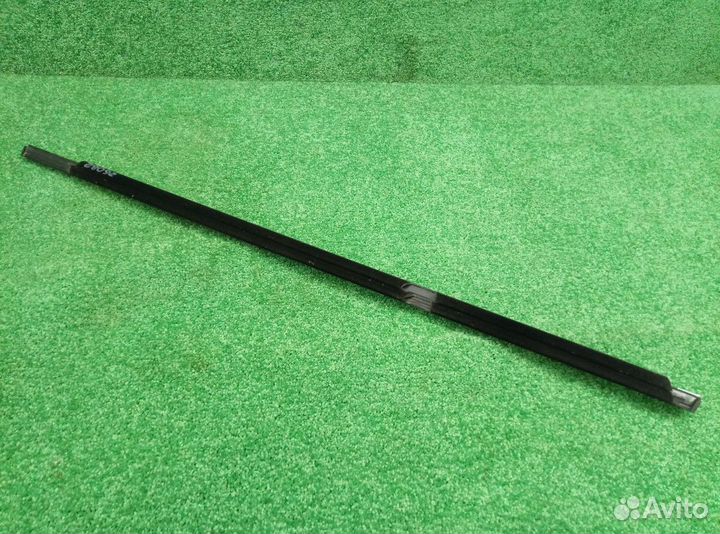 Молдинг стекла задней левой двери Mercedes GLC-kla