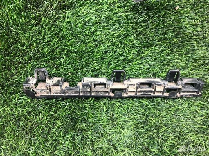 Кронштейн порога правый Bmw 5 F10 N52B25 2011