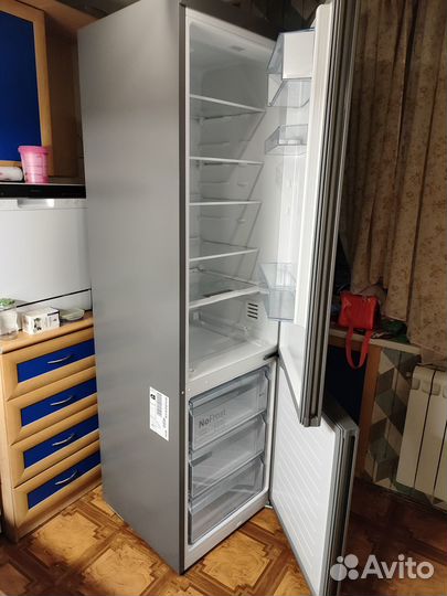 Холодильник Bosch Serie 4 KGN39VI25R