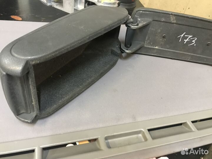 Подлокотник Audi A6 С5 1997 2.4 ALF МКПП Quattro