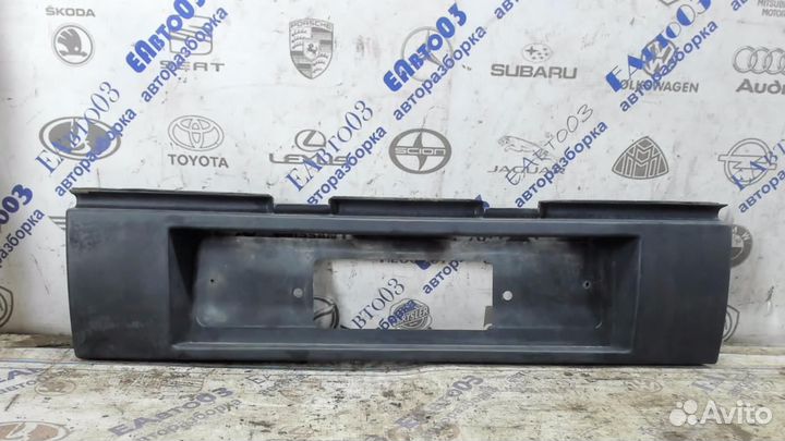 Накладка крышки багажника Audi 100 / 200 44 1983-1991