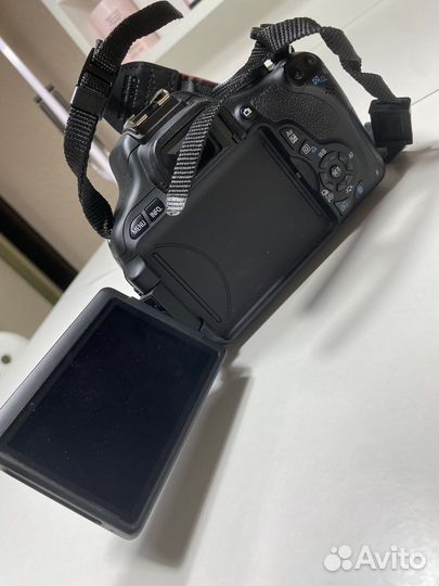 Зеркальный фотоаппарат Canon eos 600D