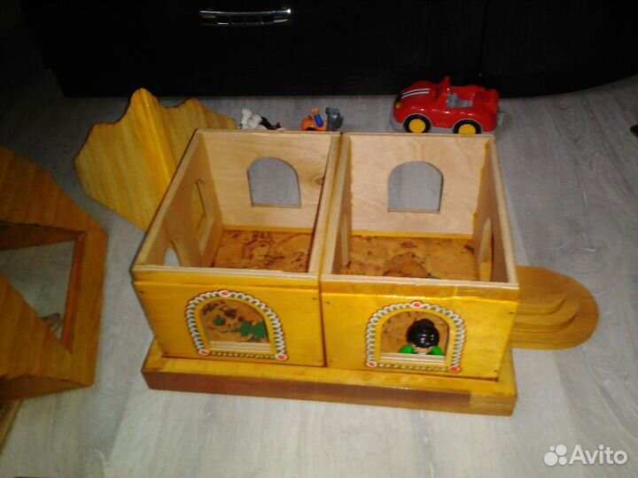 Игрушечный домик для кукол