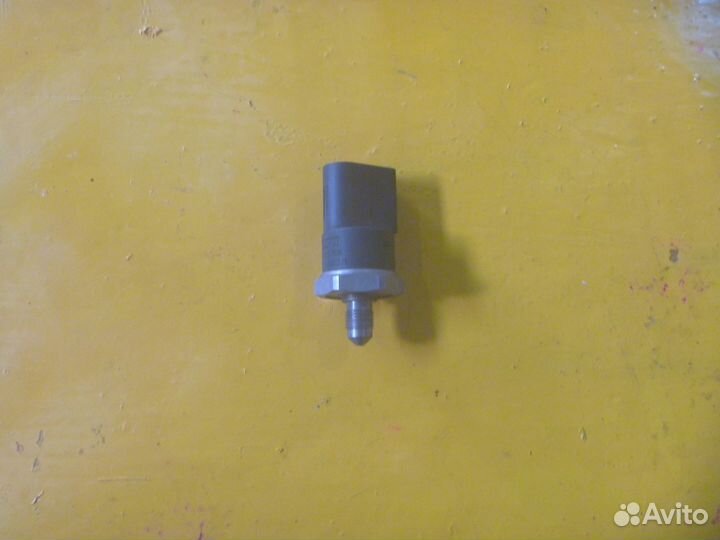 Датчик давления топлива VAG 0261545008