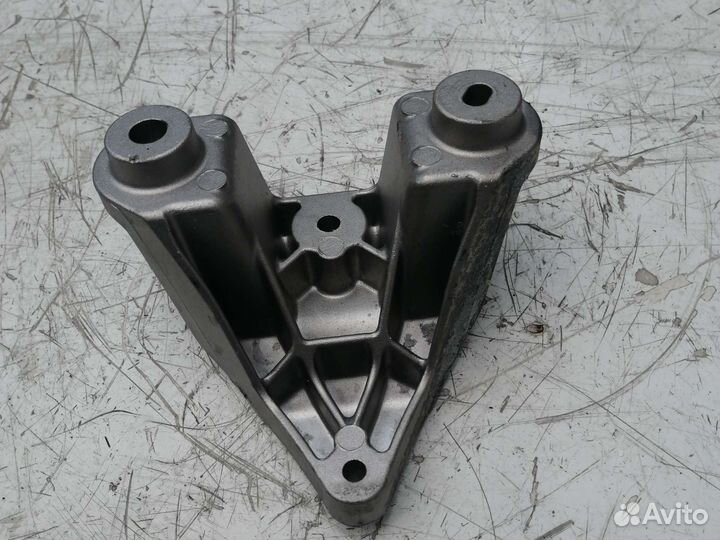 Кронштейн рулевой колонки BMW X5 F15