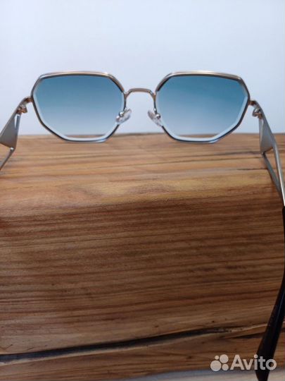 Солнцезащитные очки женские prada