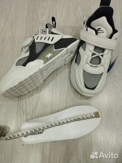 Кроссовки новые на мальчика 31