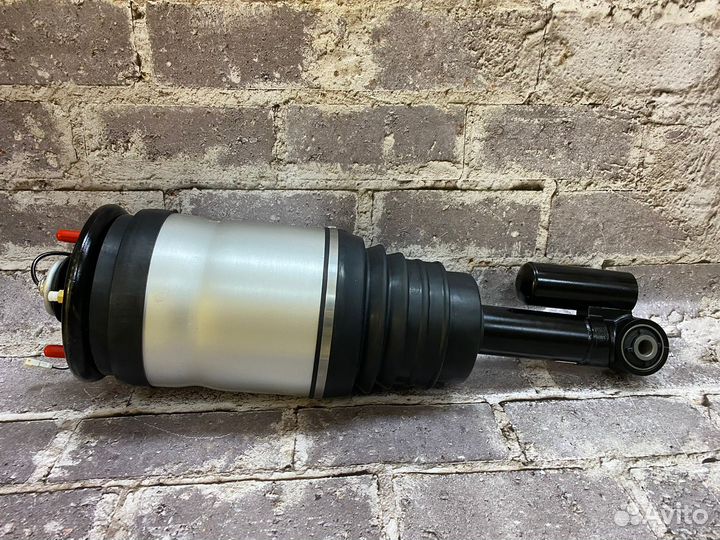 Задняя пневмостойка Лэнд Ровер Дискавери 4 с асе